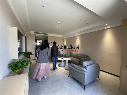 同心装修公司|同心程封酒店改造装修现场量尺